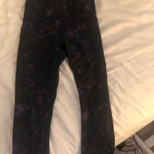 Pre owned lululemon train times size 4 crop!